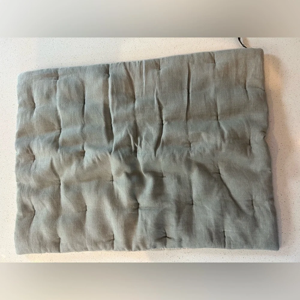 SET OF 2 POTTERY BARN EVERYDAY LINEN COMFORT QUILTED STANDARD SHAMS